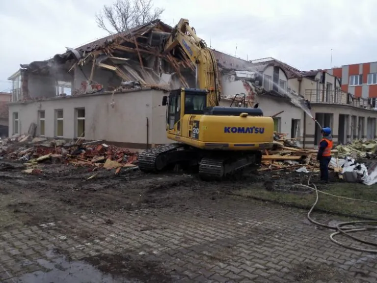 Búracie práce administratívnej budovy – priebeh demolácie