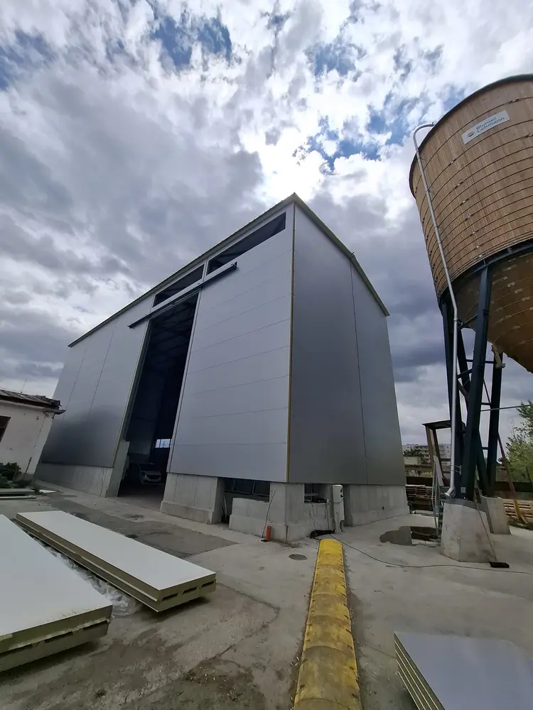 Hala Ružinov, Bratislava – záber zo stavby